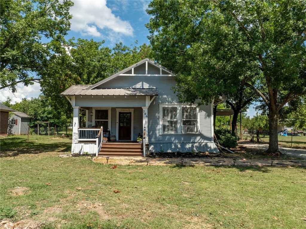 706 E Gassaway  