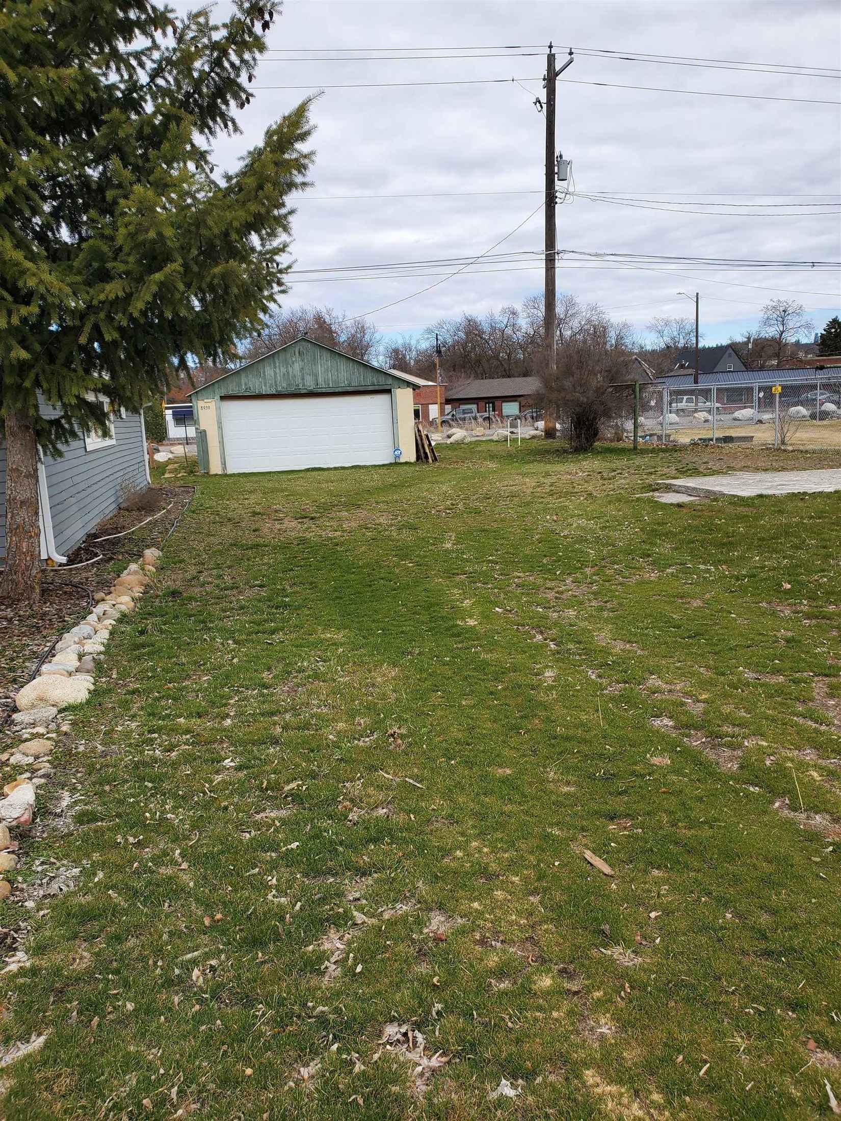 8939 E FREDERICK Ave  