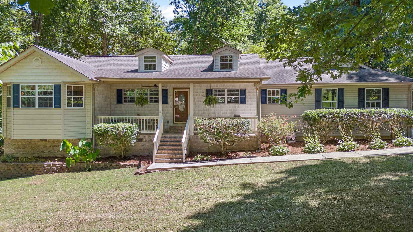 46 Forest Cv Ln  