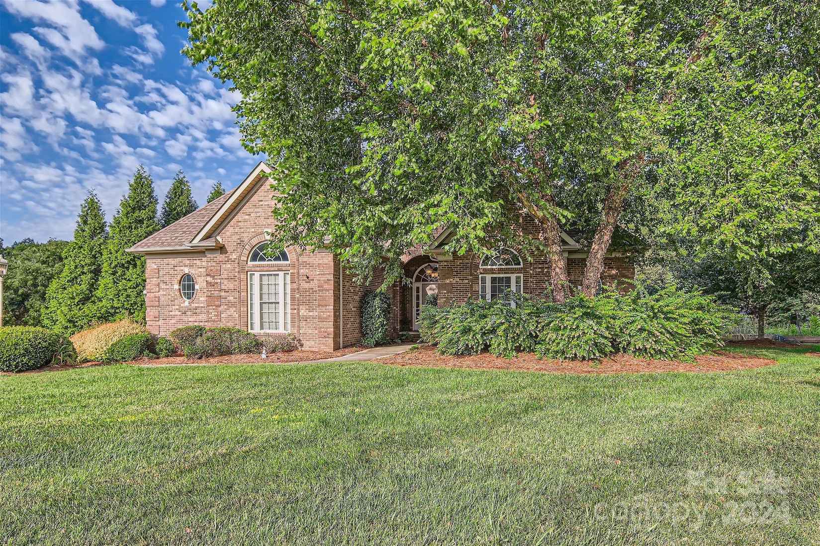 8055 Torquay Dr  