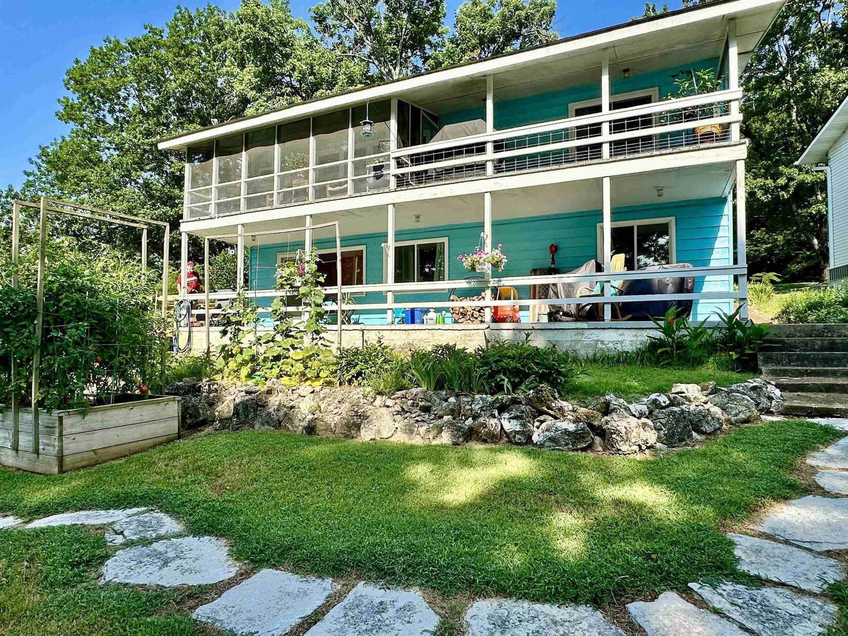 21 W Lakeshore Dr  