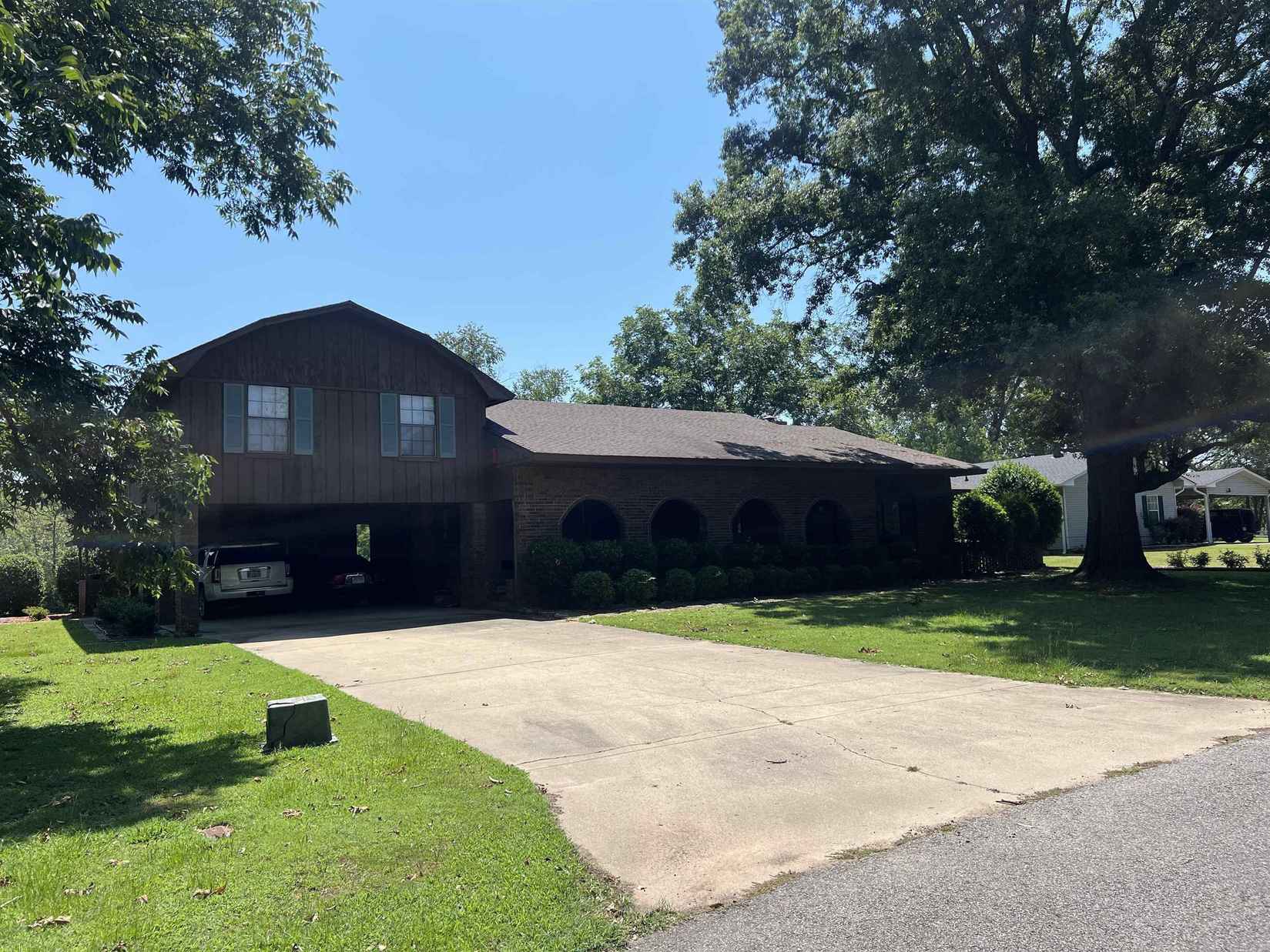 3111 Holiday Dr  