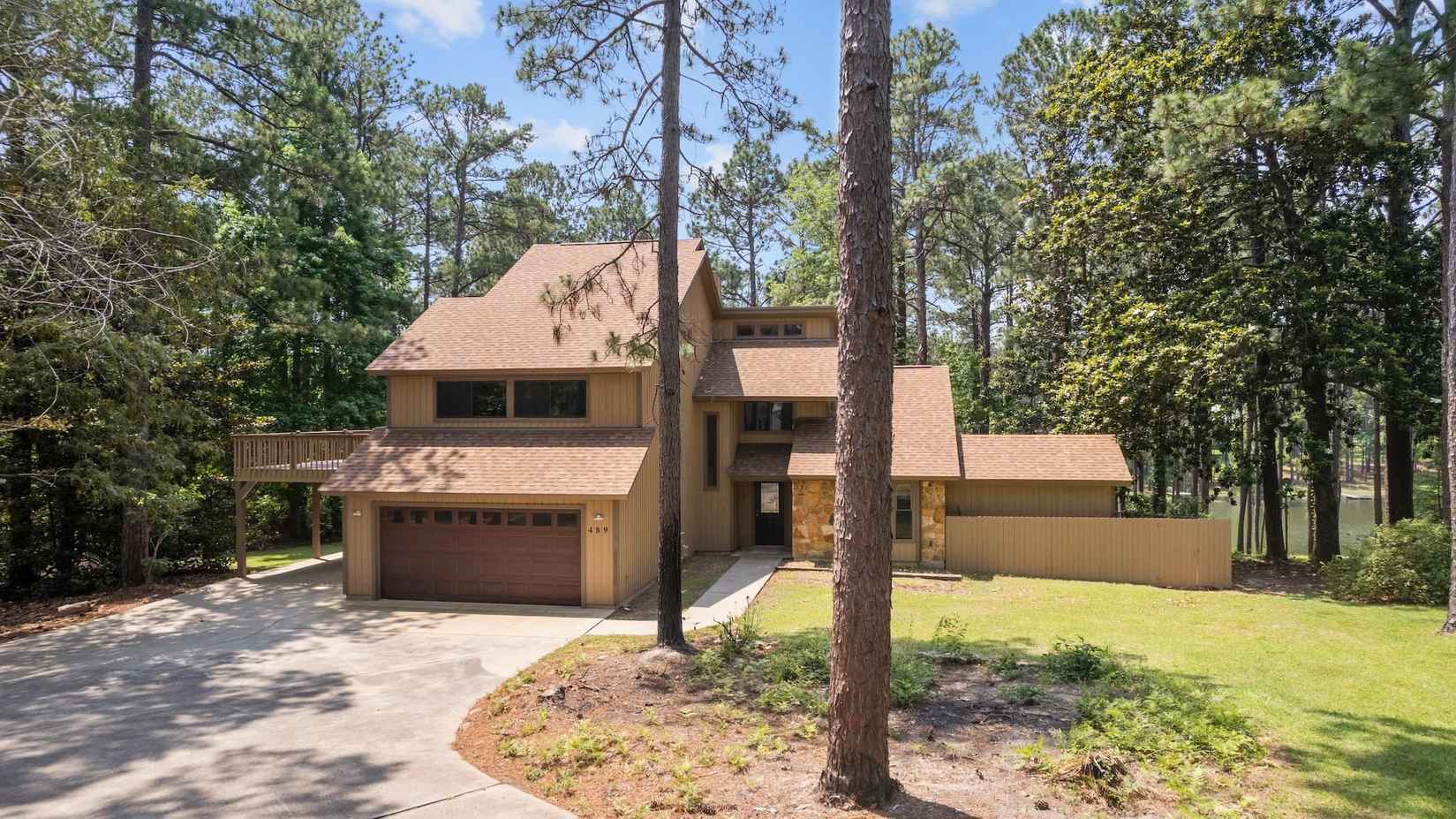 489 Lakeshore Dr  
