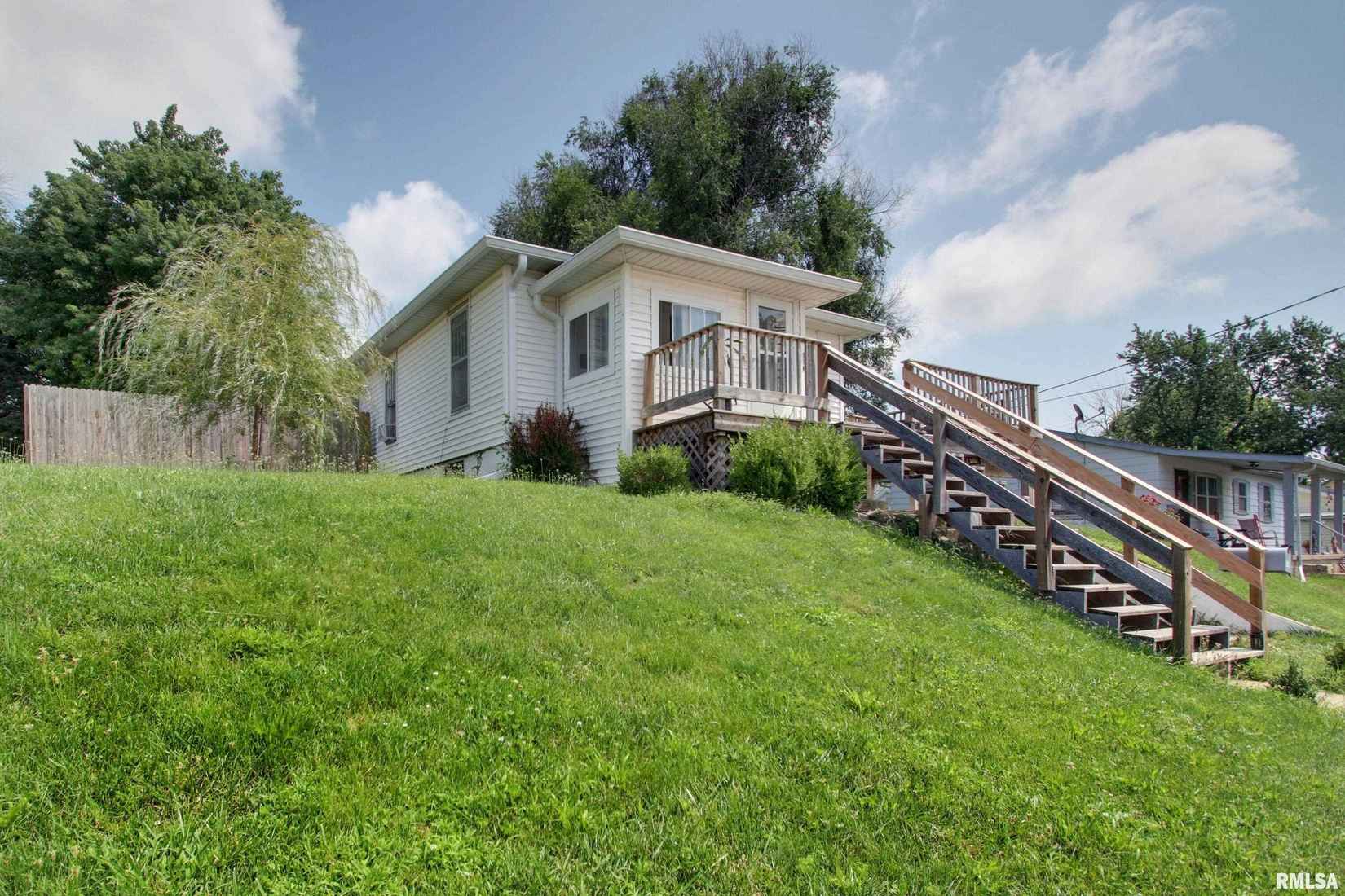 116 W NEW St  