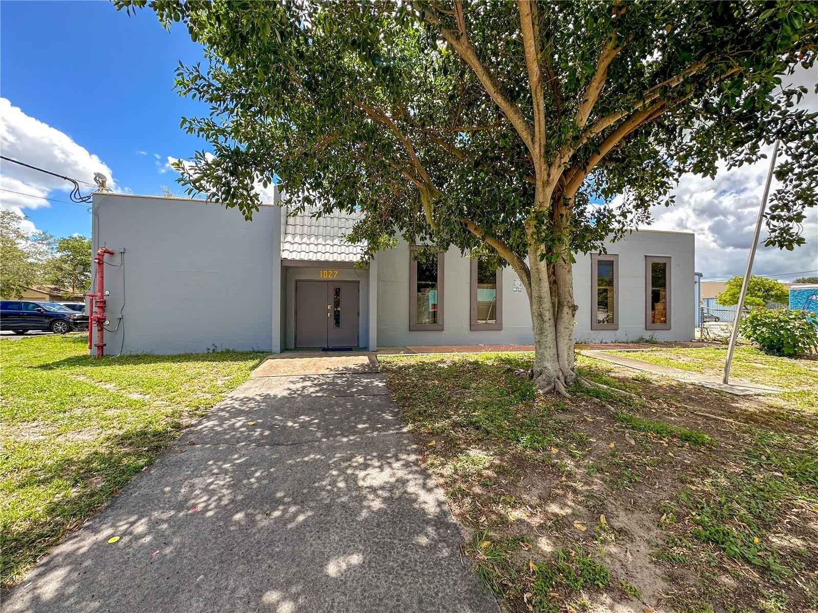 1027 9th St W  