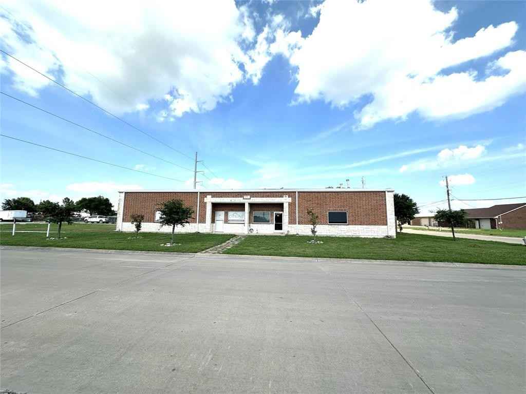 211 Regency Dr  