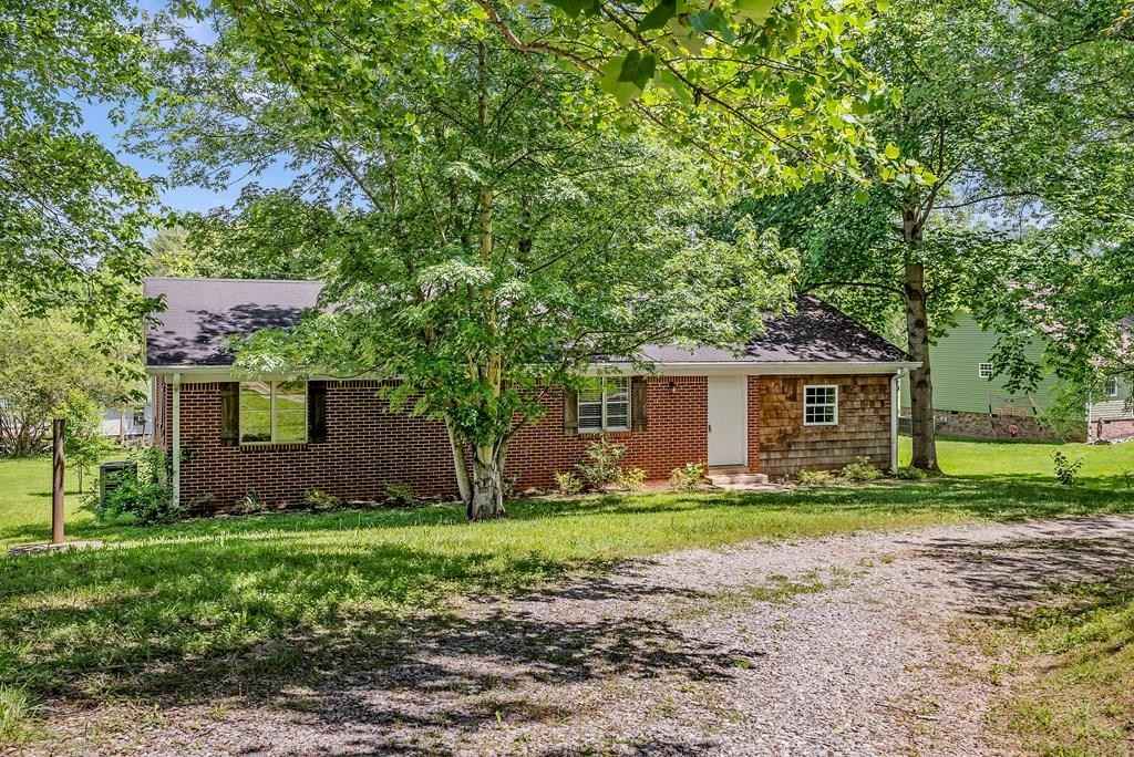 185 Meadowbrook Dr  