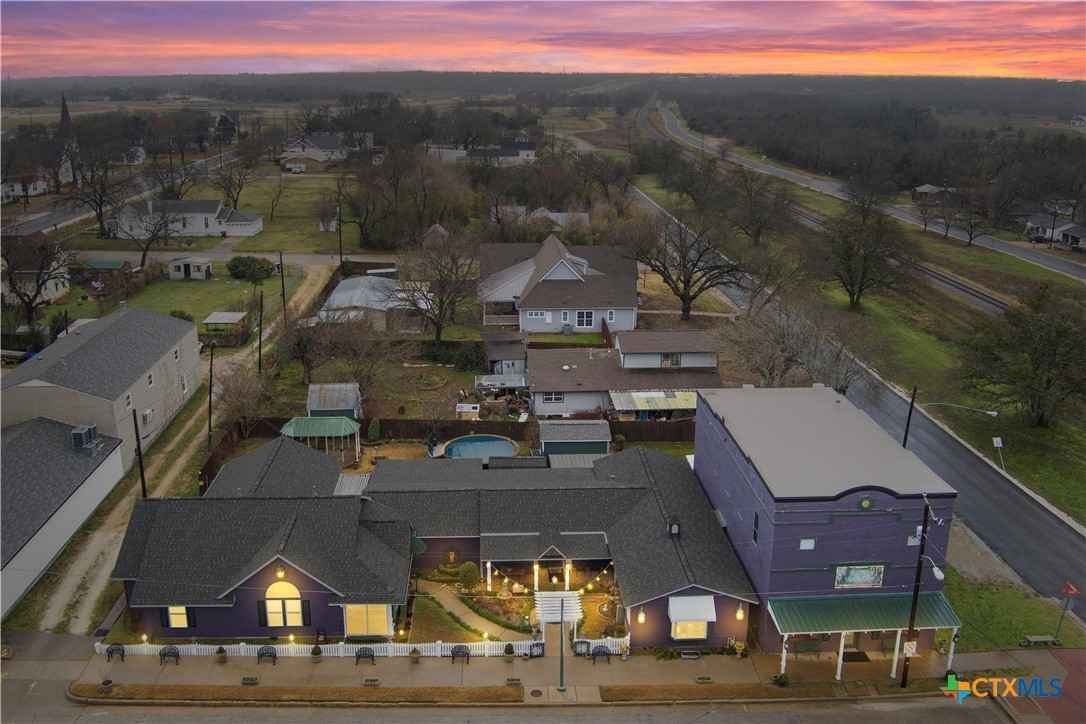 101 103 105 E Ctr St  