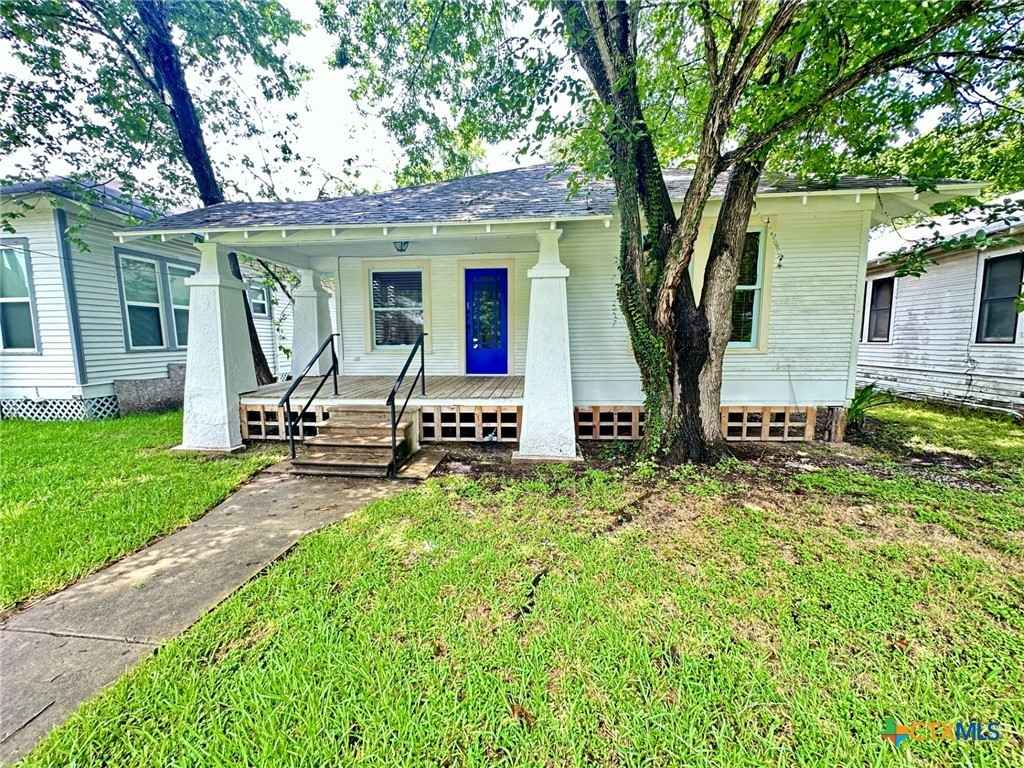 404 E Live Oak St  