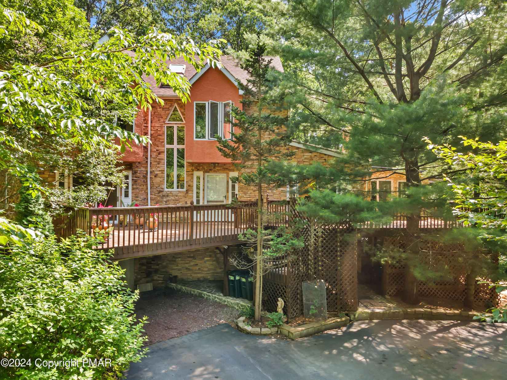 137 Jungfrau Dr  