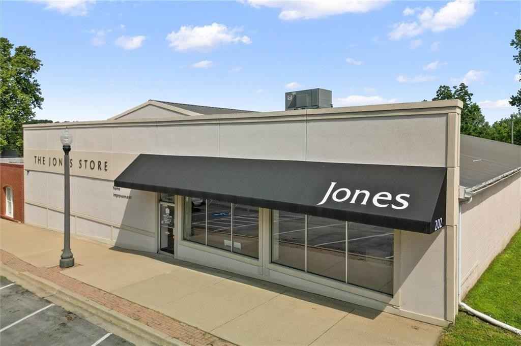 202 W North Main St  