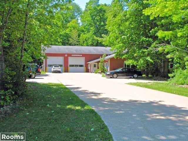 3772 Van Dyke  