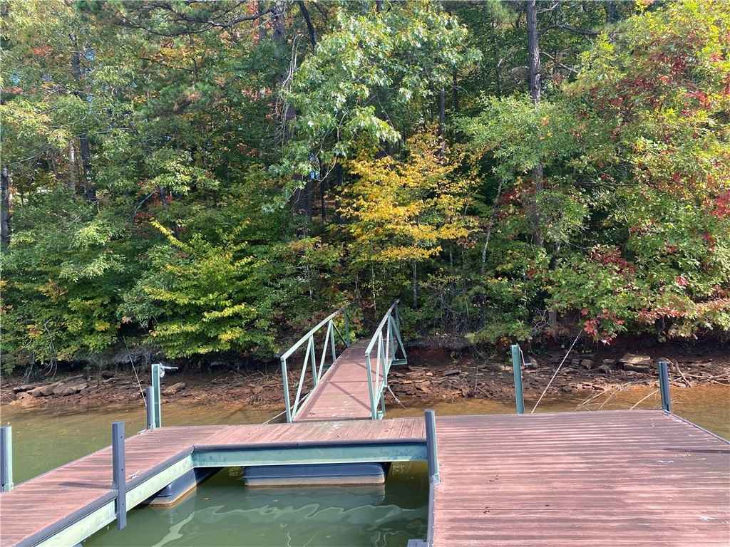 121 Waters Edge Ln  
