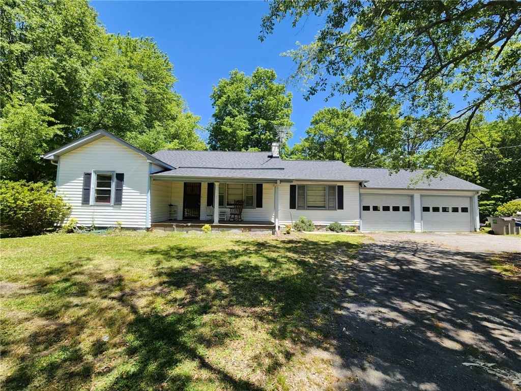 4050 KEOWEE SCHOOL RD  