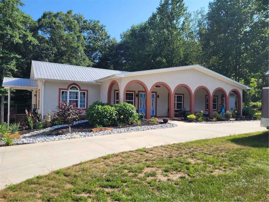 602 Walter Scott Ln  