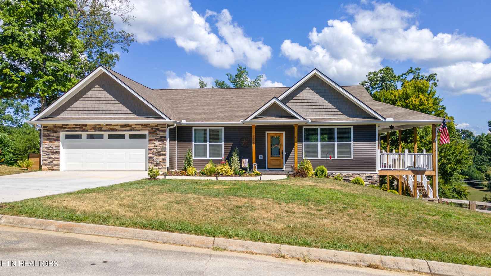284 Woodstock Dr  