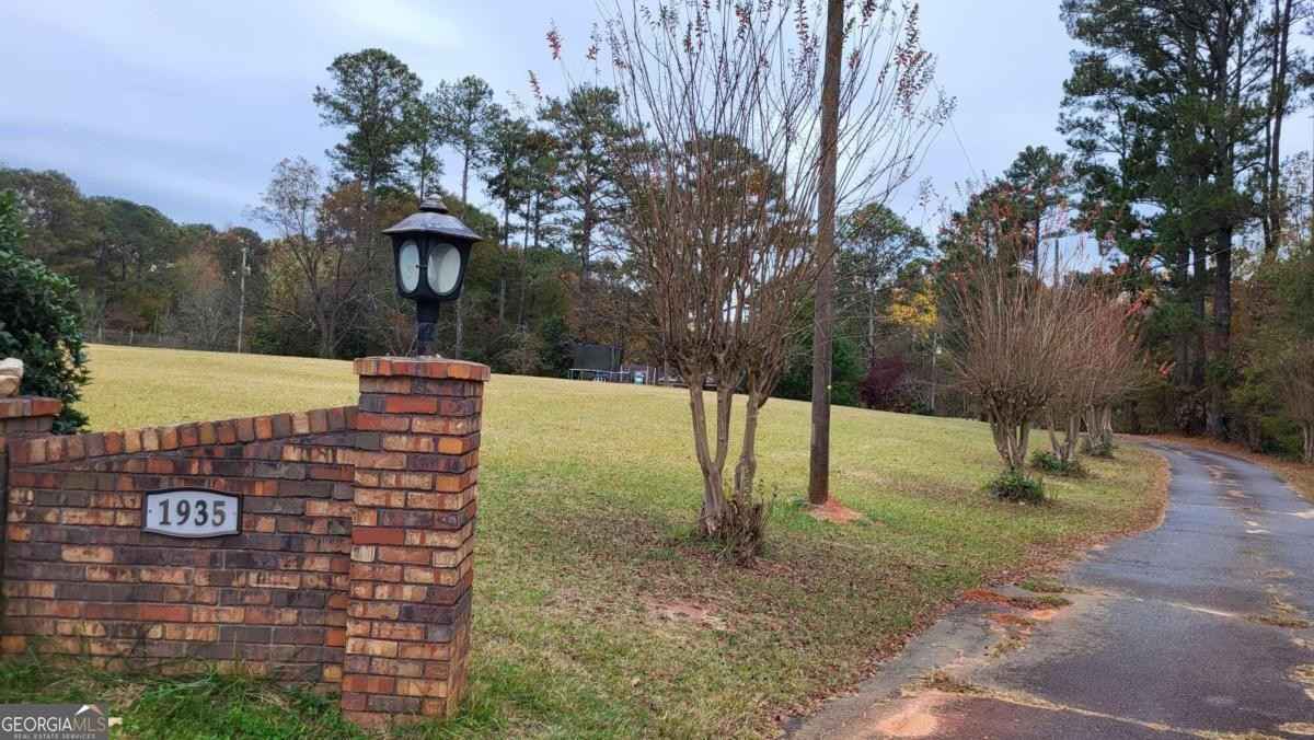1935 SE Flat Shls Rd  