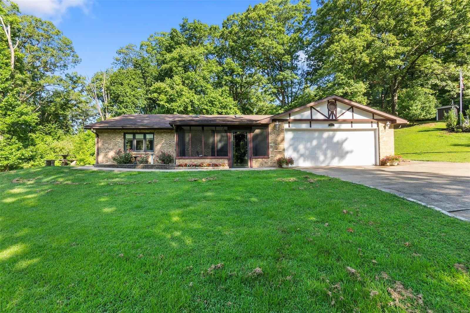41 Lakewood Dr  