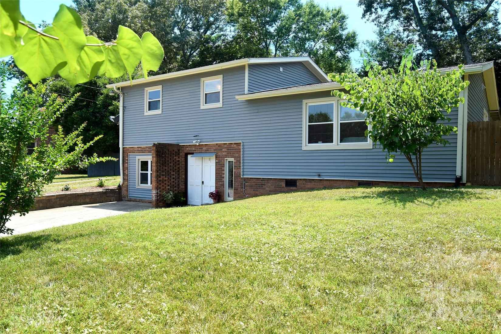 8 Cochran Dr  