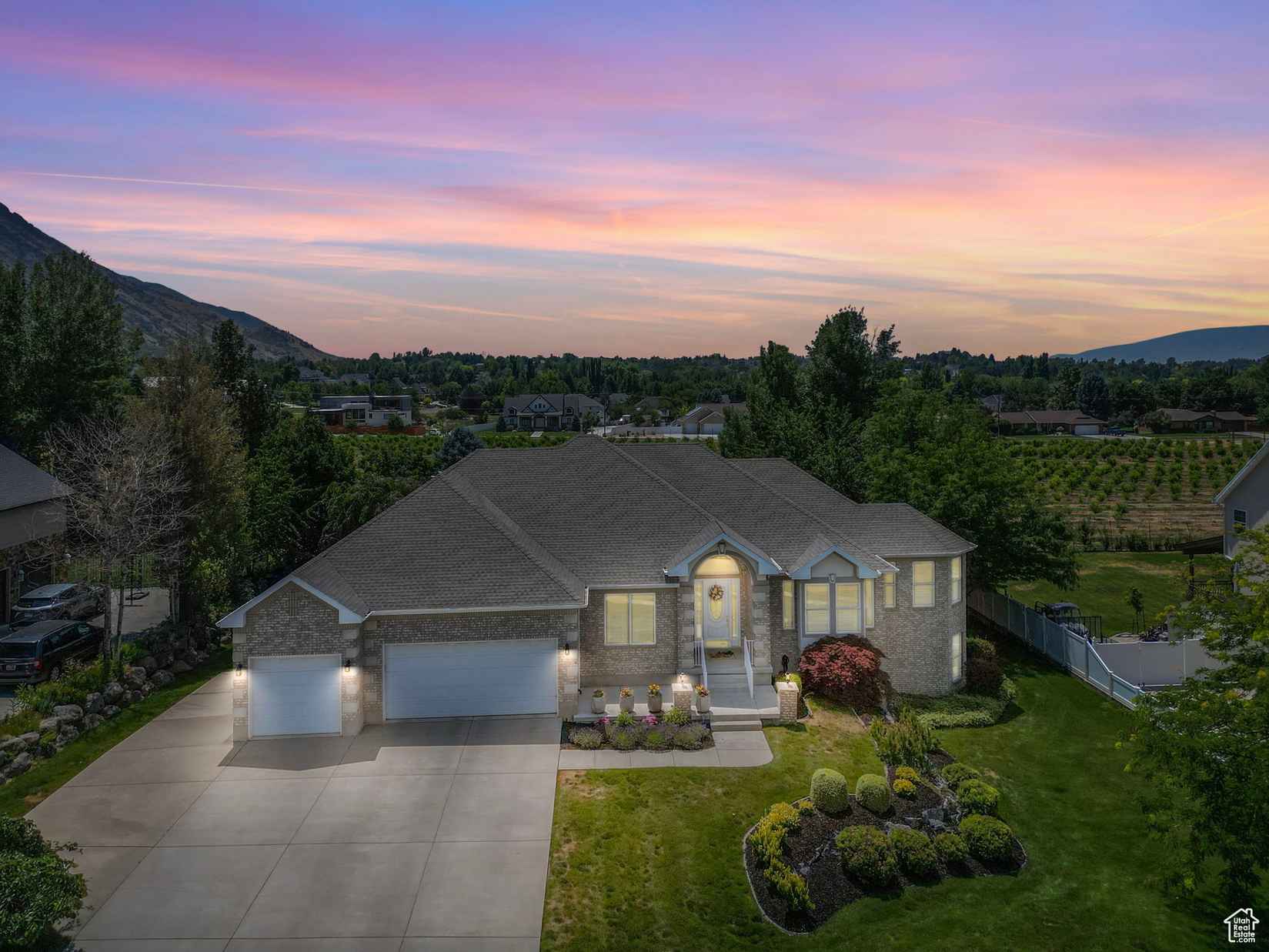 828 E CANTERBURY  