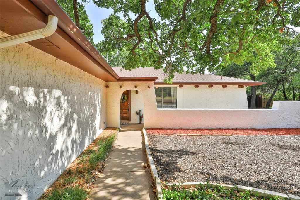 2225 Castle Dr  