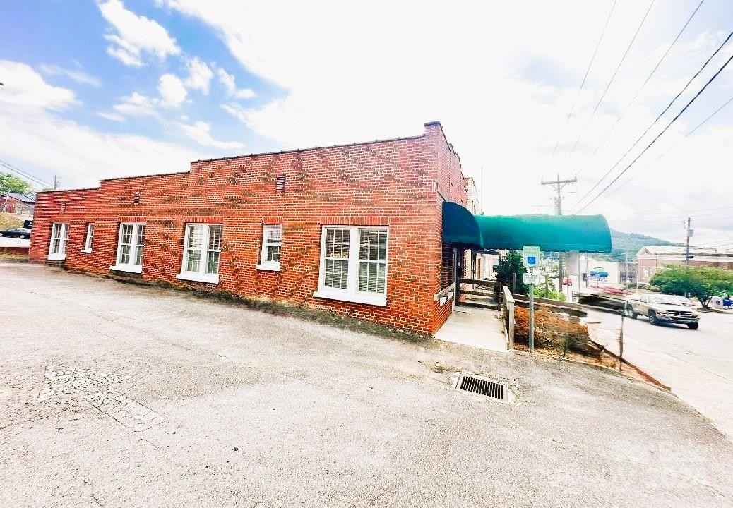 146 N Logan St  