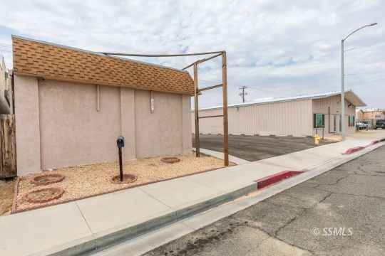 721725 Inyokern Rd  