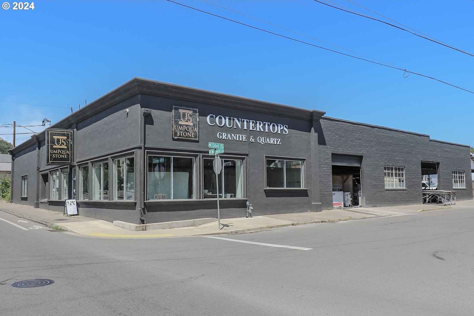 403 NE Winchester St  