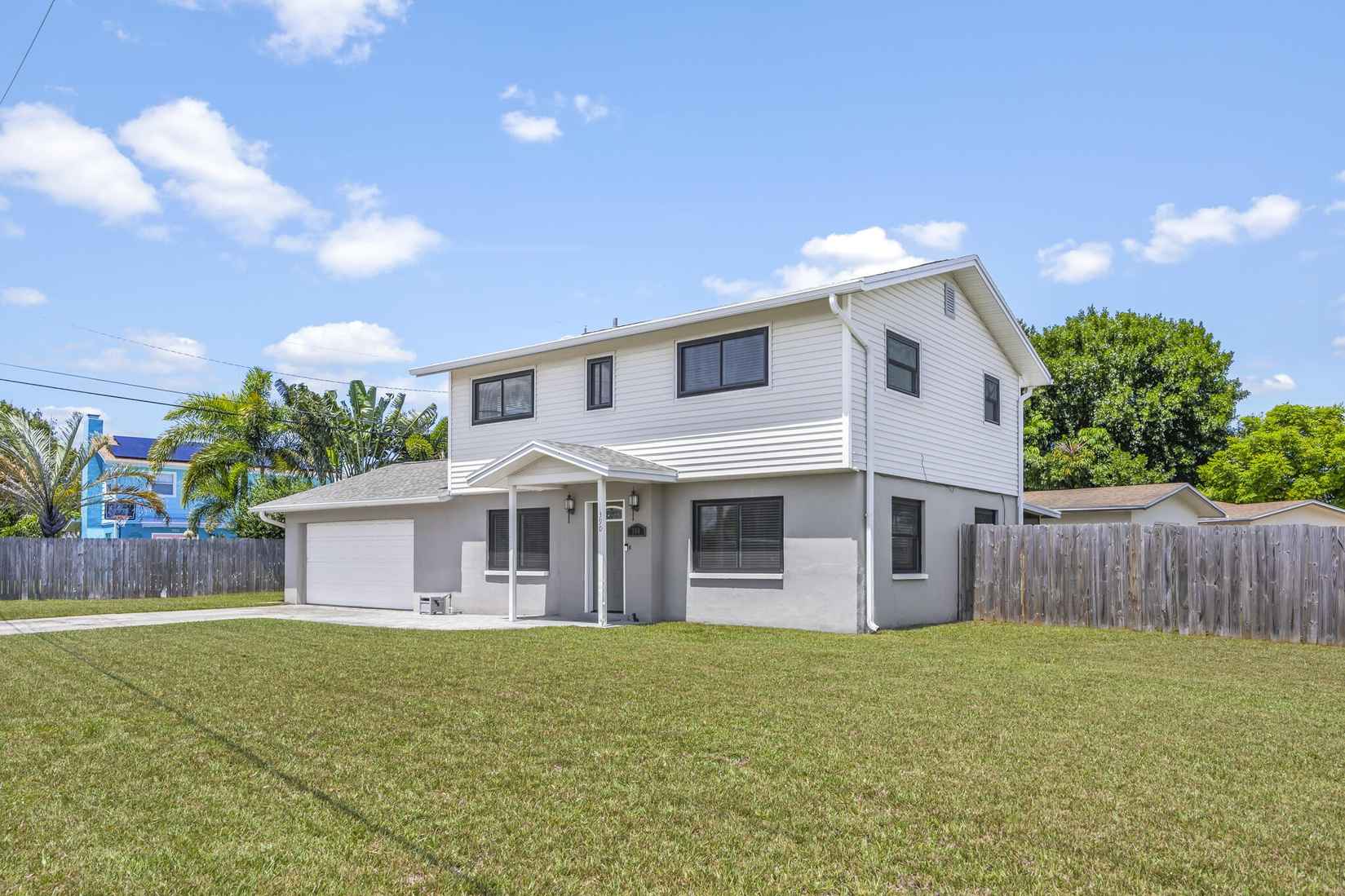 390 Sabal Ave  