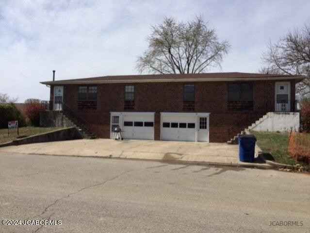 819-821 SCHROEDER Dr  