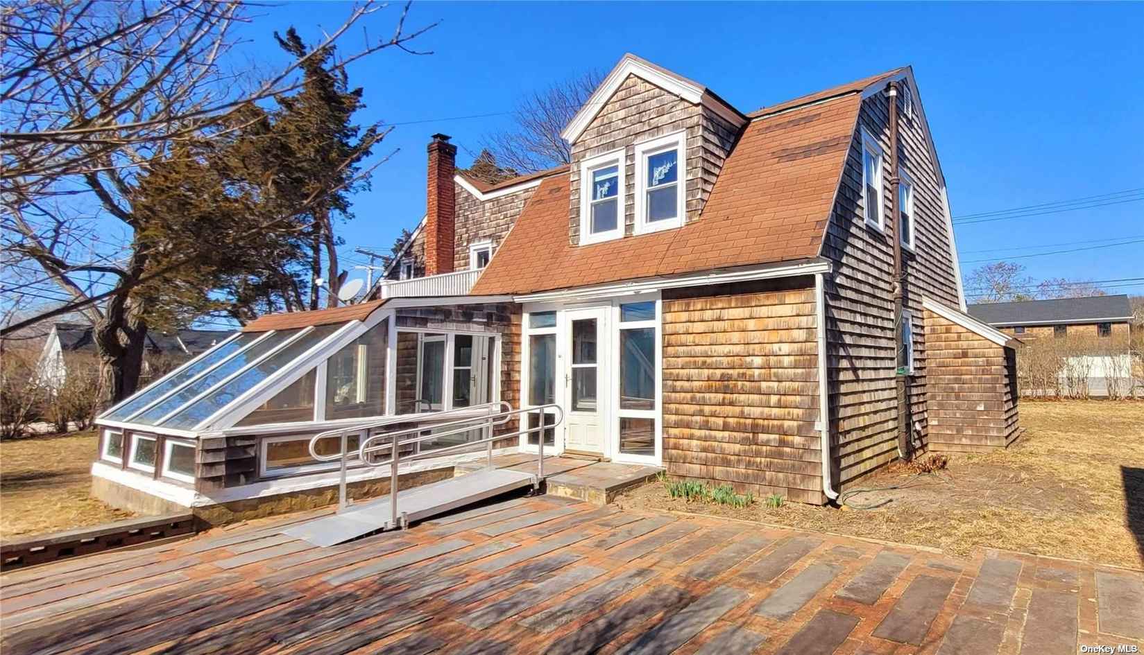 53 Foster Ave  