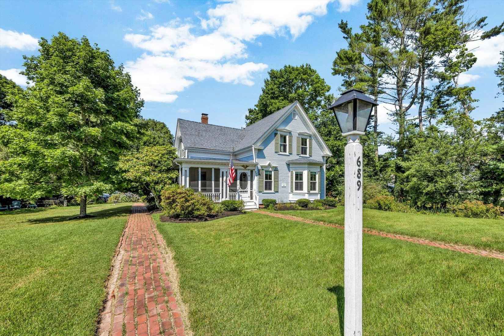 689 Main St  