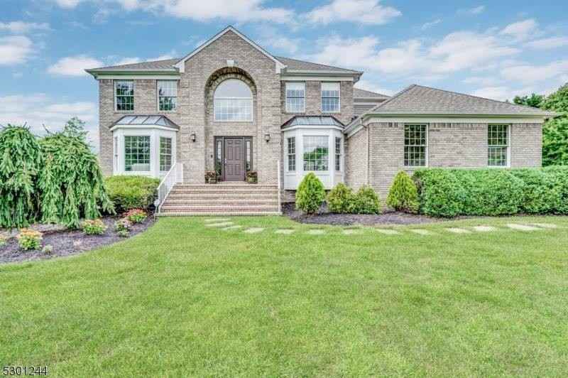 15 BRIARWOOD Dr EAST  