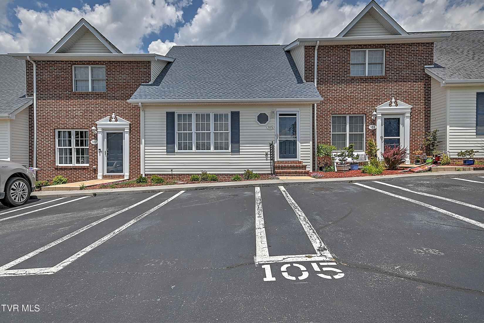 105 Rainbow Cir  
