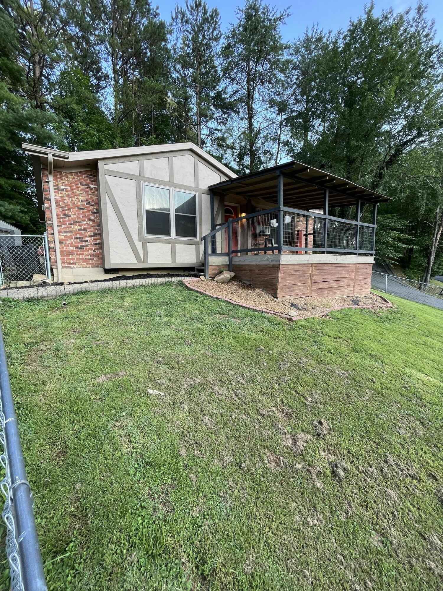 12 Abbey Ln  