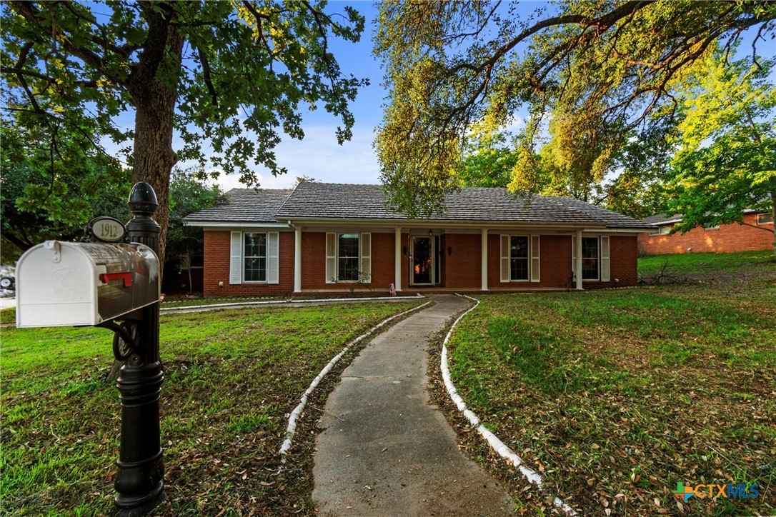 1912 Redbud Dr  