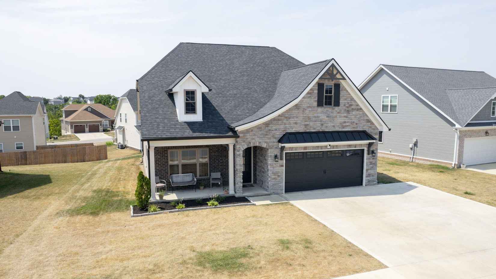 712 Shaker Dr  