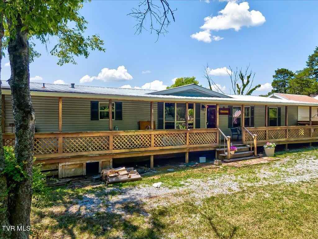 390 Pierce Ln  