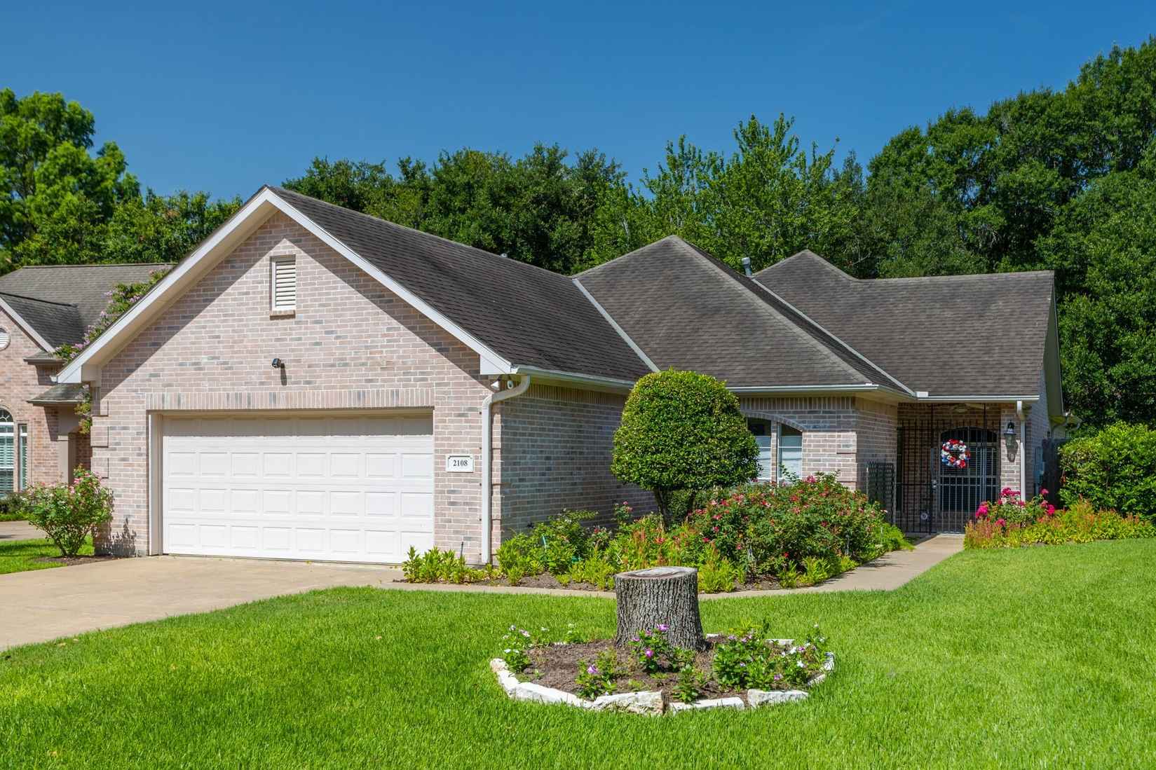 2108 Creekwood Ln  