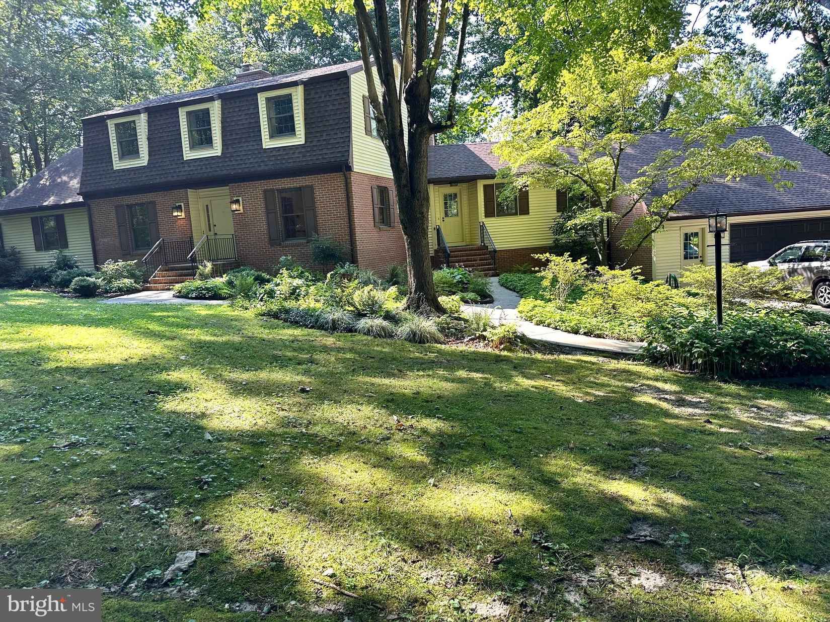 512 Heath Row  