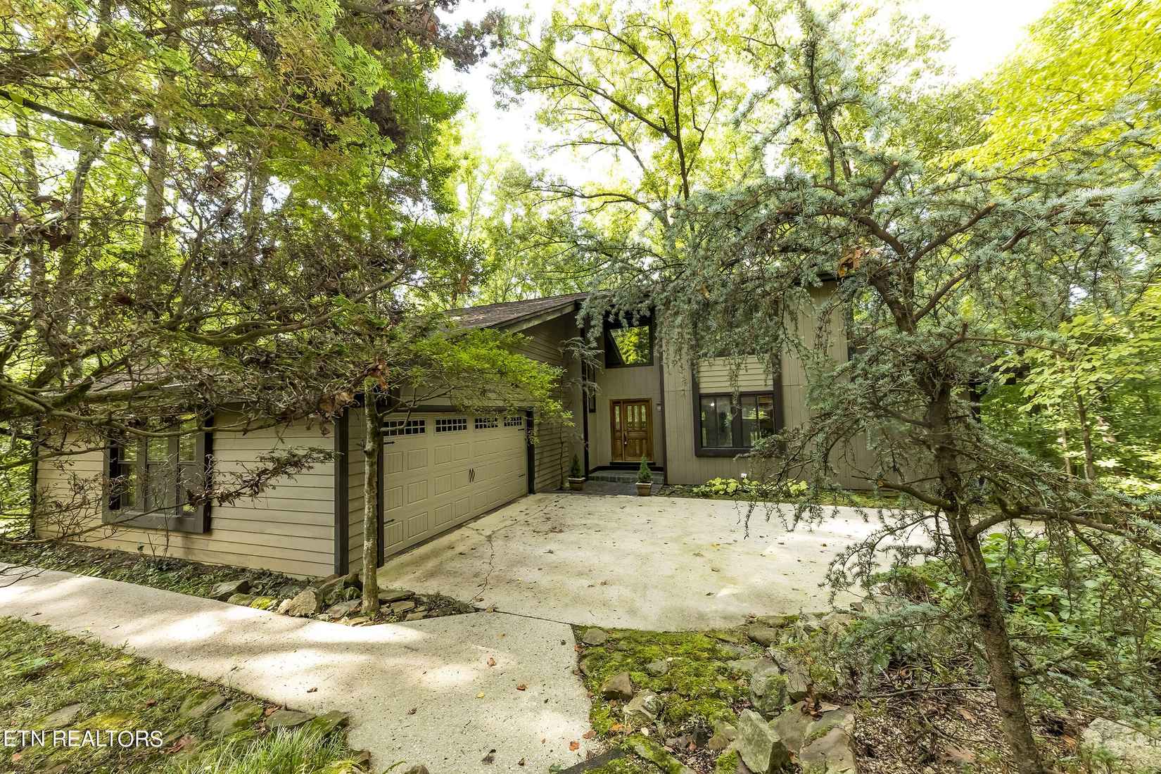 1143 W Outer Dr  