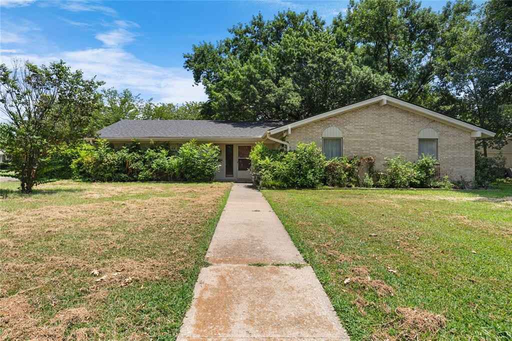 3009 Dover Dr  