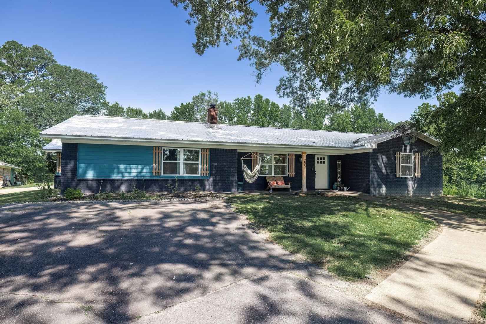 203 Washington Ln  