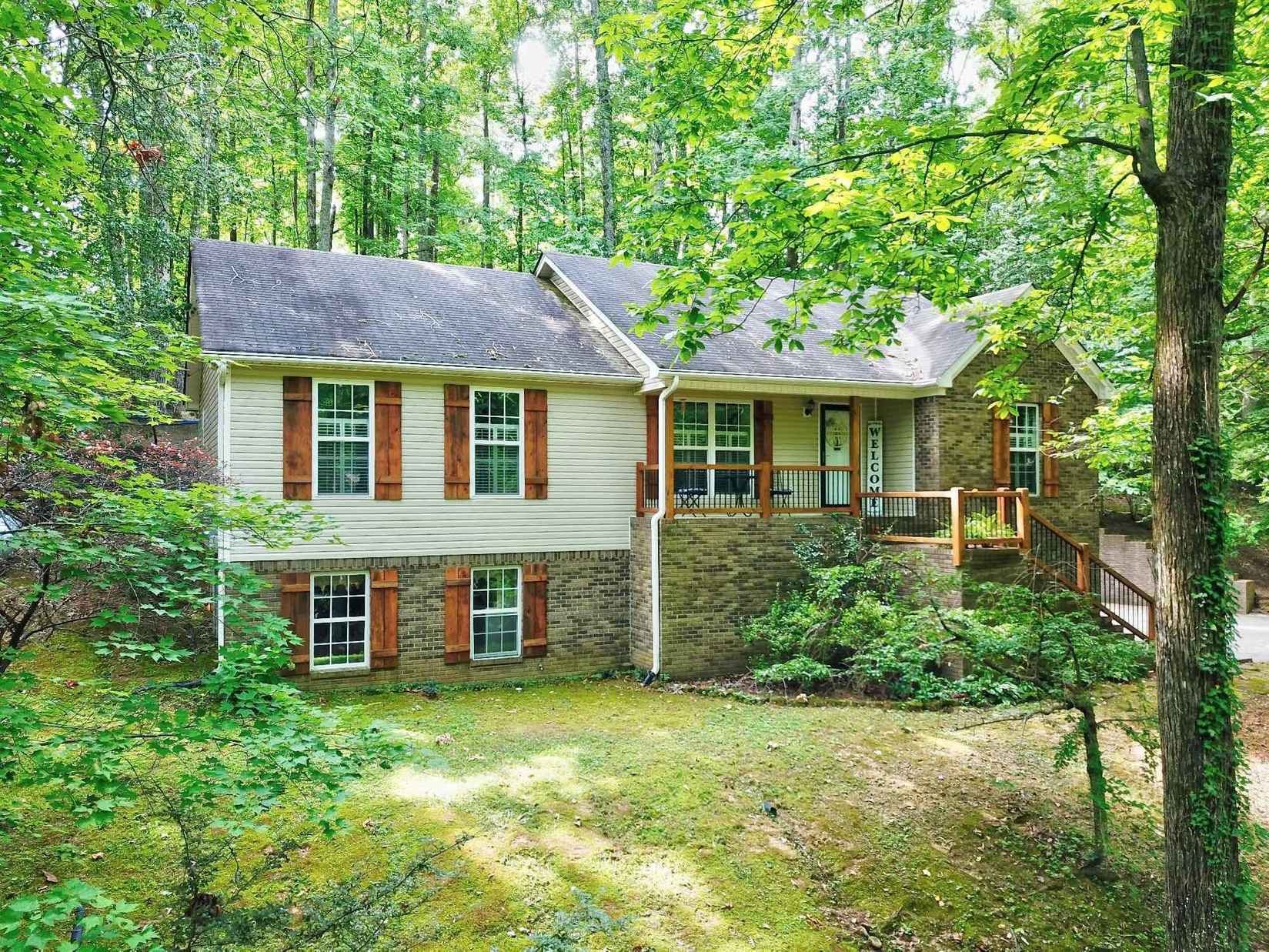 83 Lake Hls Pl  