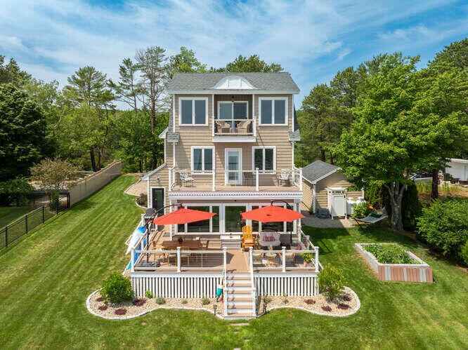 203 Seaside Ave  