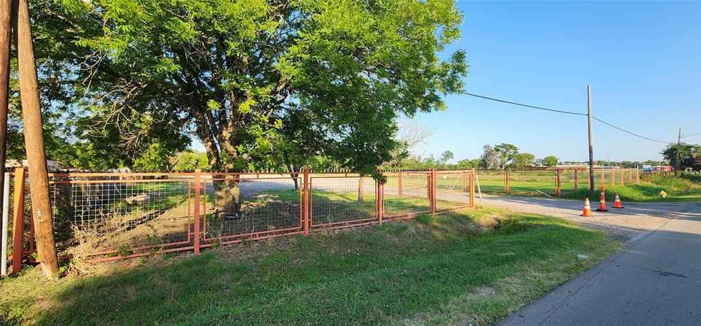 160 Pleasant Dr  
