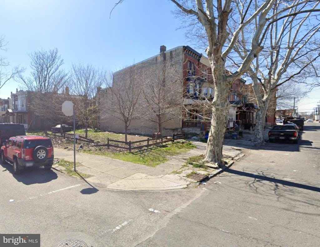 1326 W Pike ST  