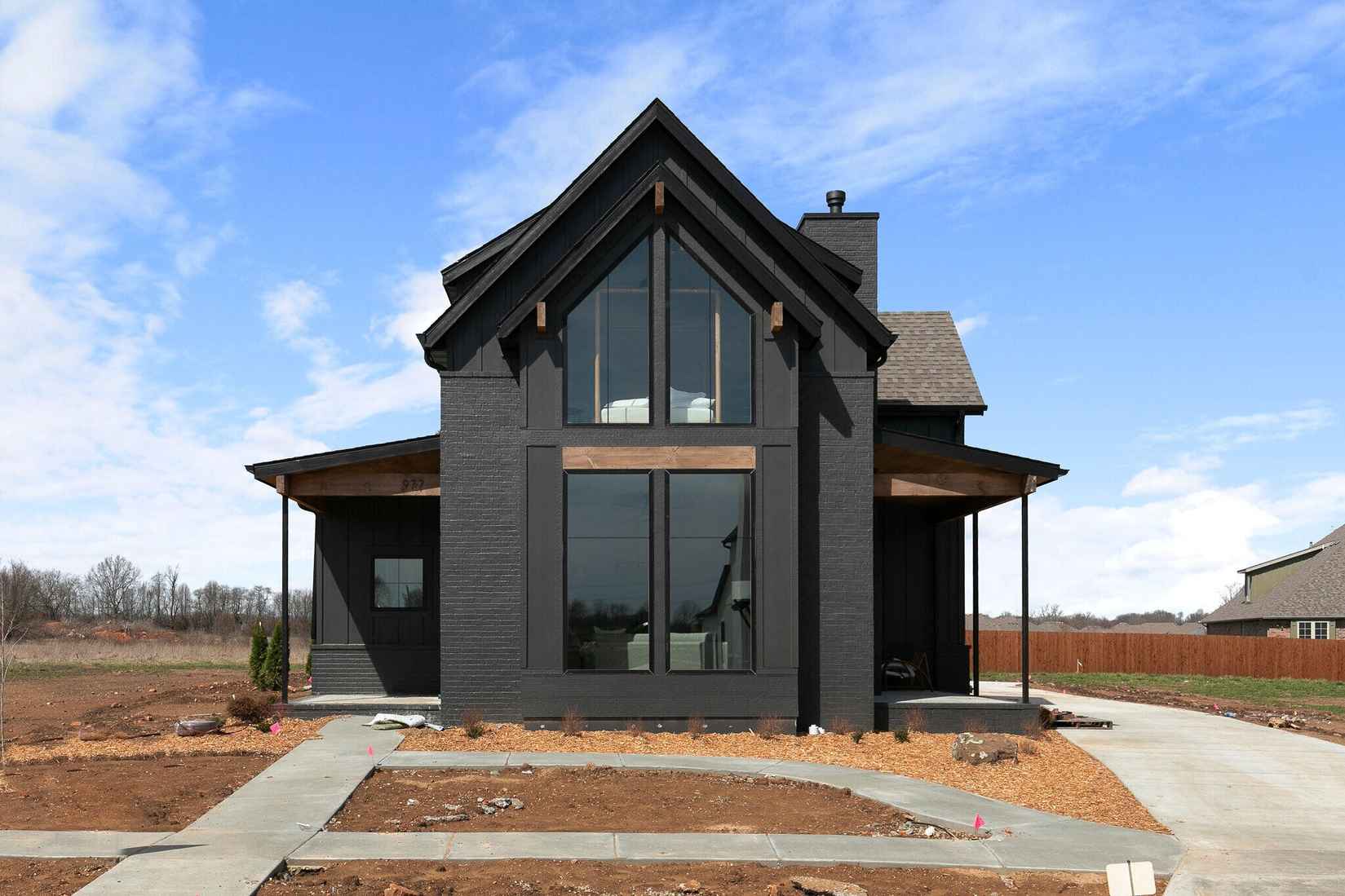 1331 E Valley Trl Dr  