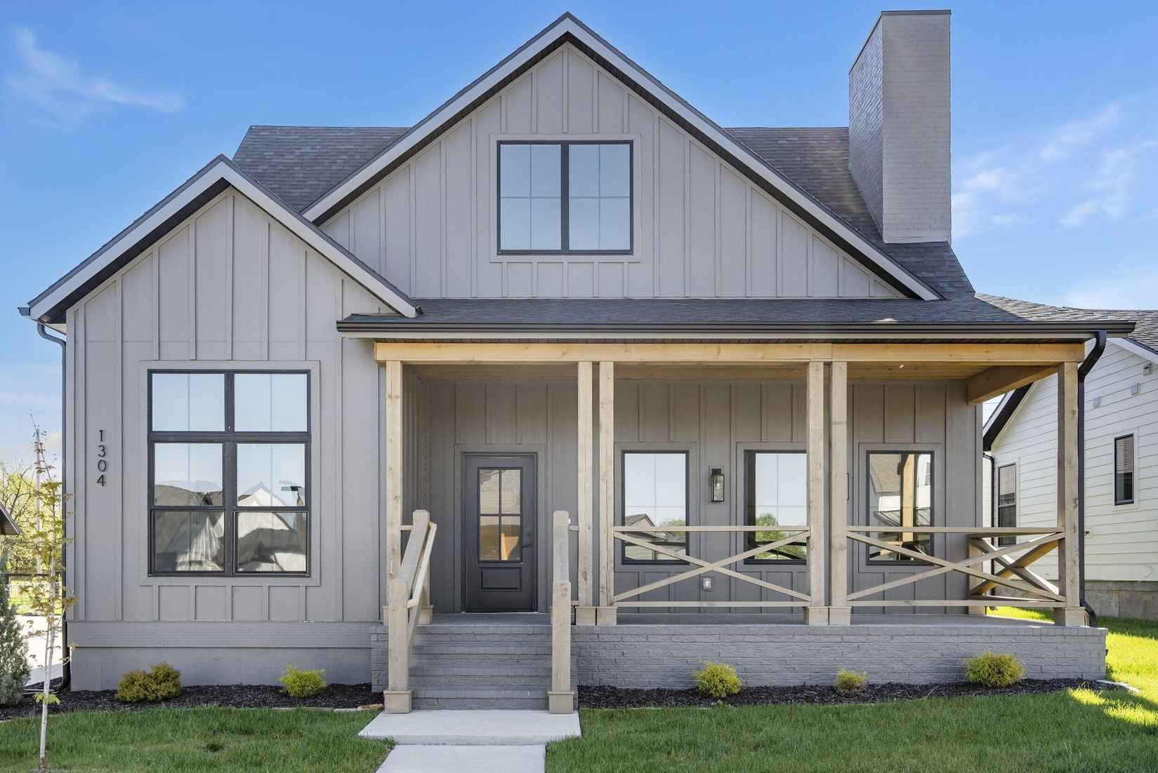 1202 E Valley Trl Dr  