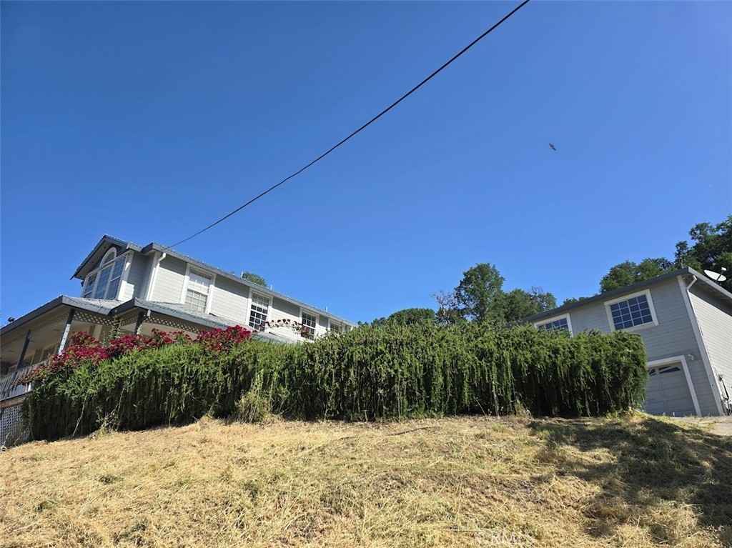 18665 Maple Leaf Ct  